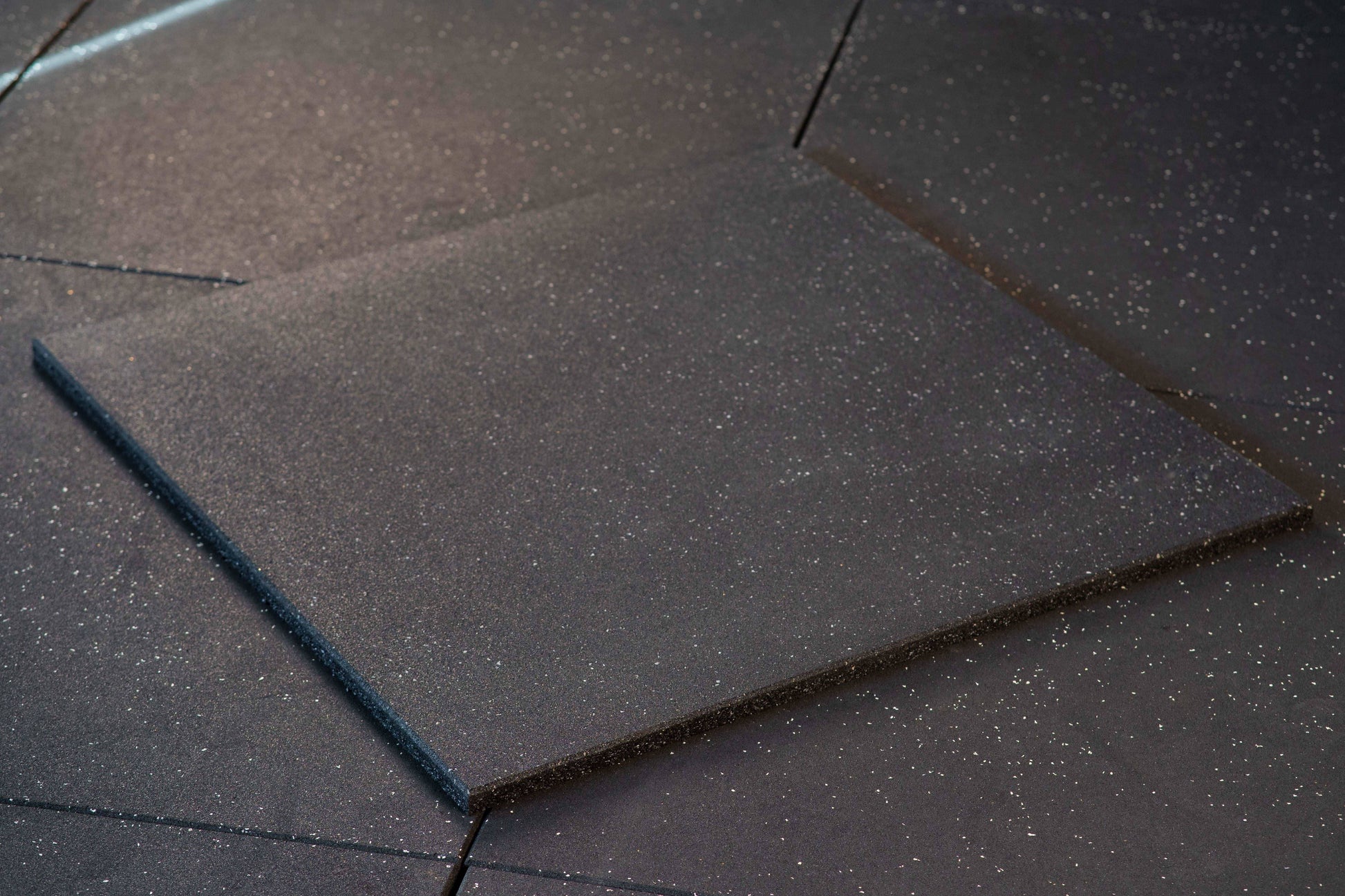 Gym Bodenplatten: Gym Rubber Mat SQMIZE®, 15 - 25 mm www.simpleproducts.at 