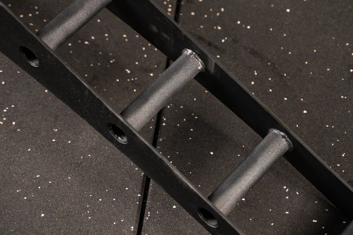 Monster Multi Lat Bar SQMIZE® MB600R, Länge 122 cm www.simpleproducts.at 